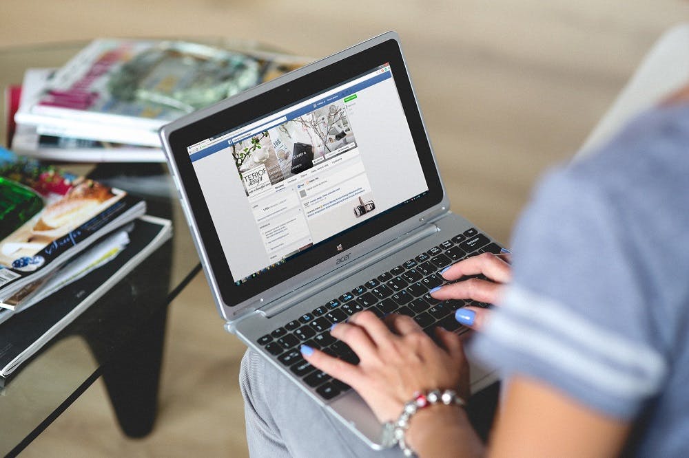 hands-woman-laptop-notebook (1)